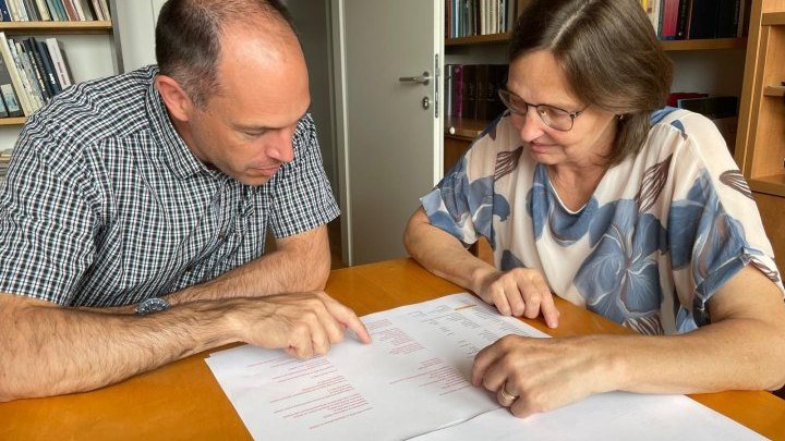 Slika k prispevku: Delovni obisk predsednika Komisije za standardizacijo zemljepisnih imen RS Matjaža Geršiča na inštitutu Urban Jarnik 