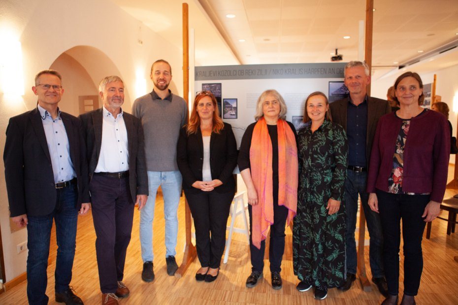 Image: Generalni konzul Republike Slovenije v Celovcu Anton Novak, Ludvik Druml, Florian Jordan, Katja Osterc, Veronika Kralj-Iglič, Alenka Stražišar-Lamovšek, Gorazd Živkovič, Martina Piko-Rustia. Foto: Borut Stražišar-Lamovšek