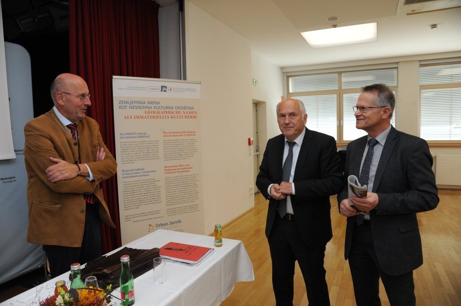 Image: Peter Wiesflecker, predsednik NSKS Valentin Inzko, generalni konzul RS Anton Novak. . Foto: Vincenc Gotthardt