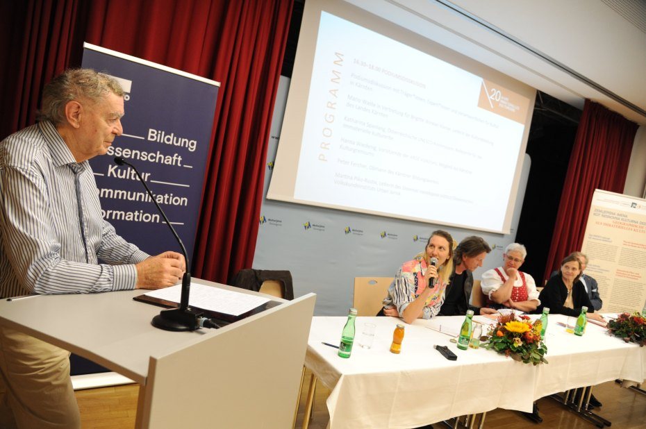 Image: Hans Mosser (Moderator der Podiumsdiskussion). Foto: Vincenc Gotthardt