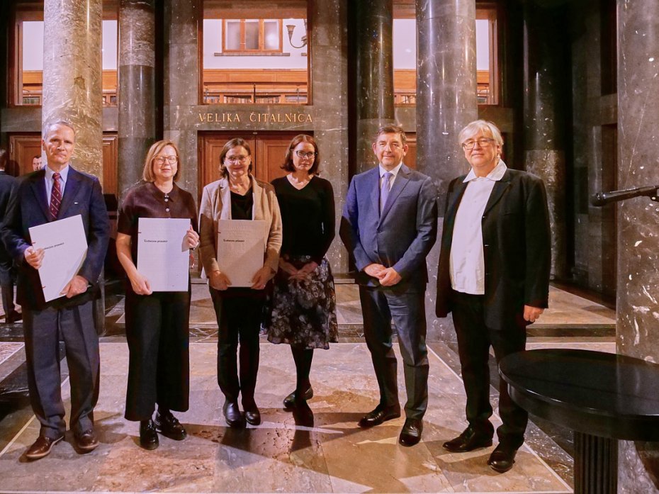 Image: Matija Ogrin, Andrejka Žejn, Martina Piko-Rustia, Jana Kolar, Aleš Musar und Marijan Rupert. Foto: Peter Rustia.