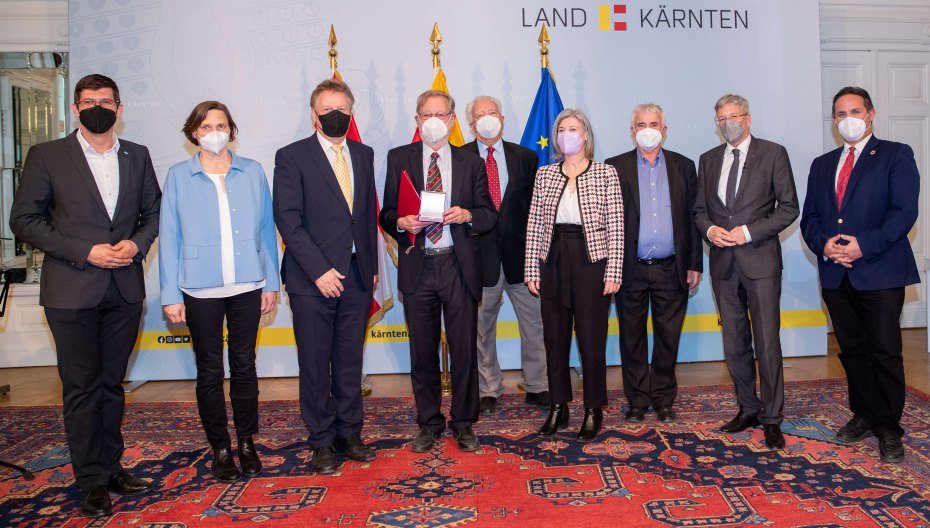 Image: Martin Gruber, Martina Piko-Rustia, Leopold Astner, nagrajenec Peter Jordan, geograf Martin Seger, Mirjam Polzer-Srienz, Martin Pandel, LH Peter Kaiser, Miro Polzer;  Foto: LPD Kärnten, Wolfgang Jannach