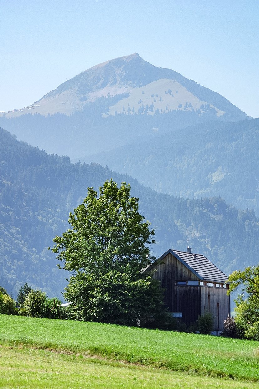 Image: Pogled na Ojstrnik in bistriško planino. Foto: Stephan Neuhäuser