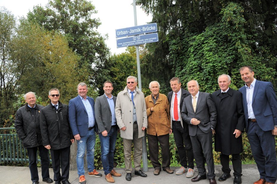 Image: Pobudniki, predstavniki politike in častni gostje. Foto: Vincenc Gotthardt